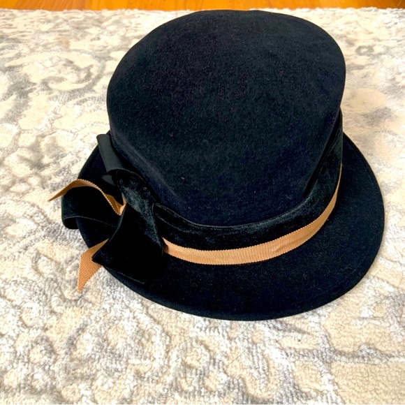 Eric Javits Accessories - Genuine Velour Eric Javits Black and Tan Vintage Hat